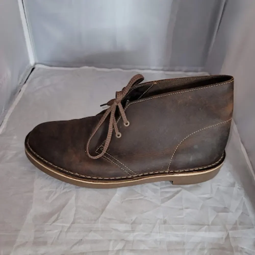 Clarks Chukka Boot Dark Brown leather lace up rubber sole Size 8.5M